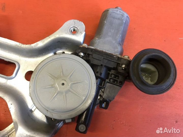 Стеклоподъемник передний левый Toyota Camry AVV50