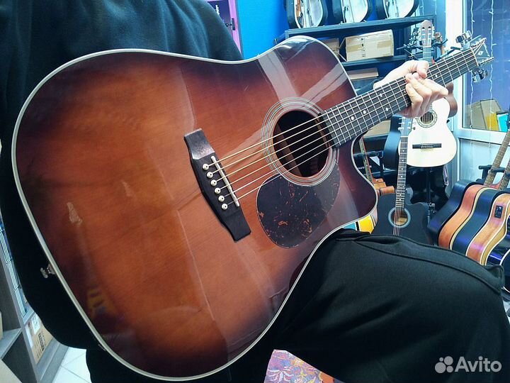 Электроакустическая гитара из массива Cort