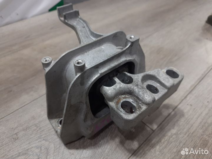 Подушка двигателя для 1.4 CHP Skoda Octavia A7
