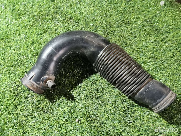 Патрубок врздушного фильтра Peugeot 206