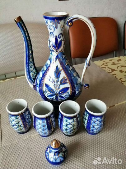 Кувшин фарфоровый