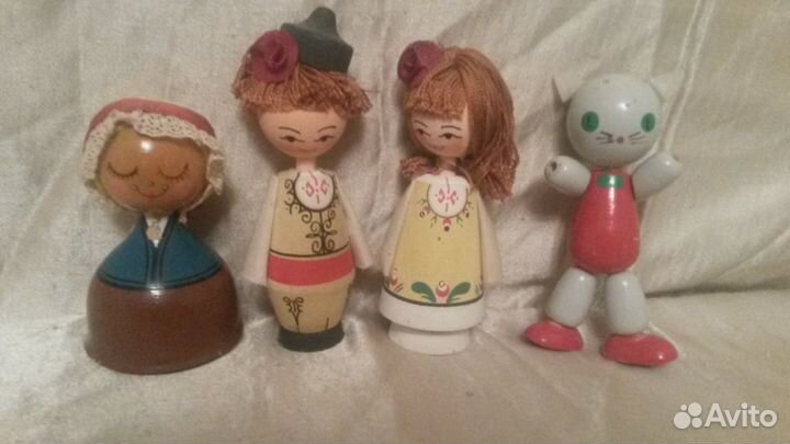 Сувениры игрушки из дерева и пластика