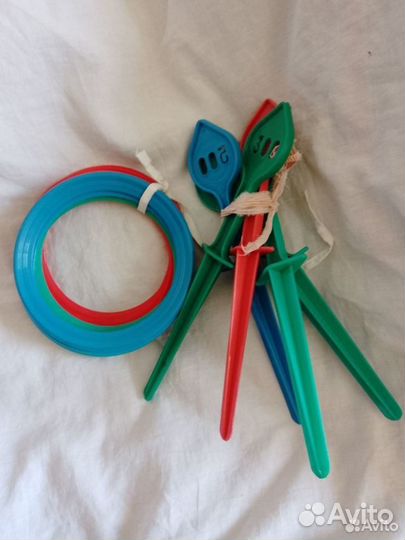 Детские игрушки, машинки, кубик рубик, кольцеброс