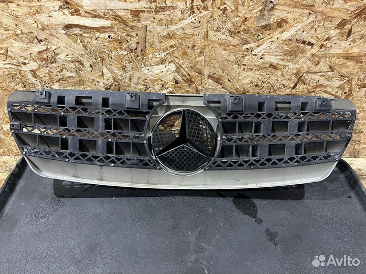 Решетка радиатора Mercedes W211