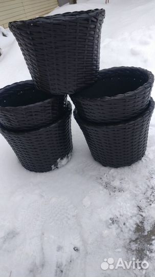 Кашпо из искусственного ротанга