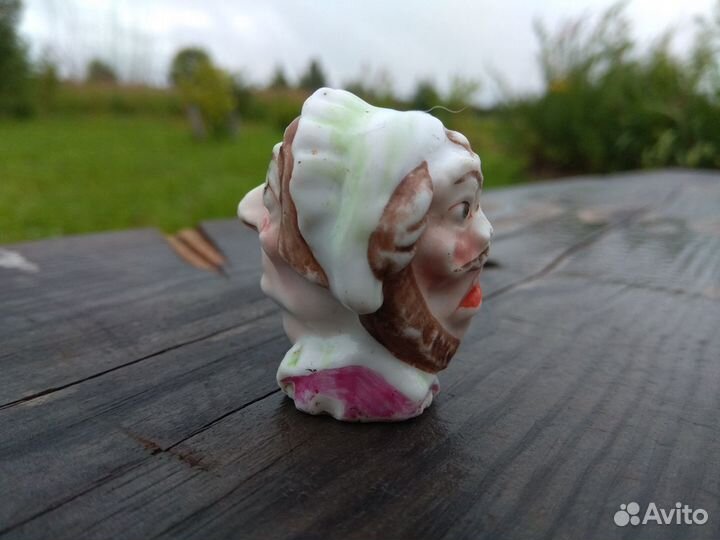 Фарфоровая статуэтка