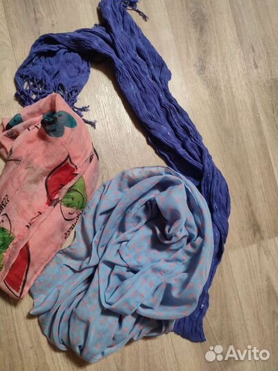Отдам шапки, шарфы