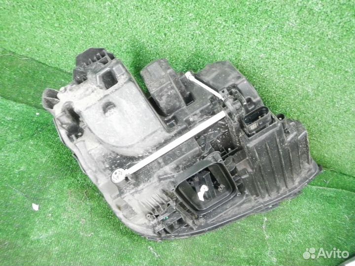 Фара левая Mercedes-Benz E-Class