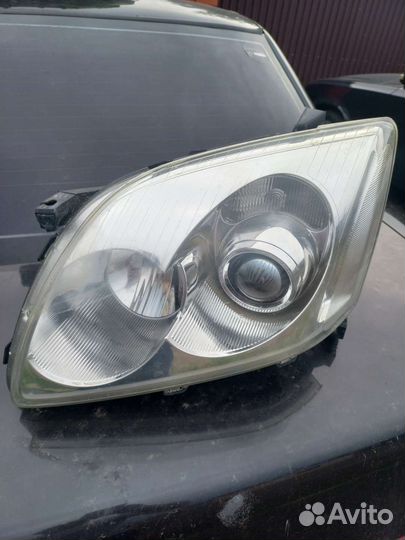 Фары Тойота Авенсис Т250