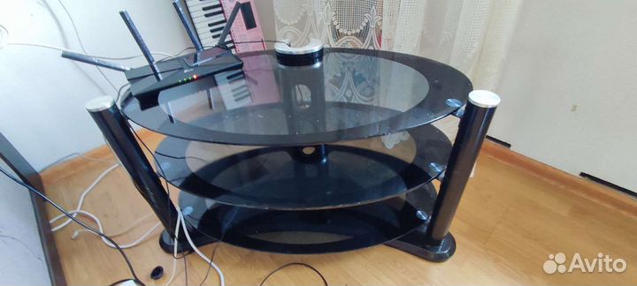 Стол под телевизор