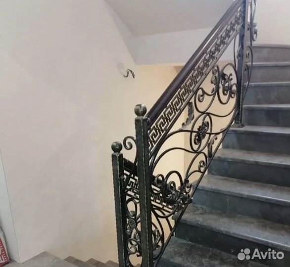 Металлические ограждения для лестниц балкона