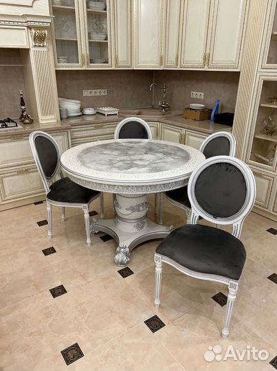 Стол и Стулья