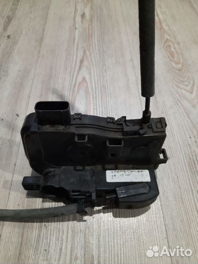 Замок задней двери KIA sportage 3 Прав