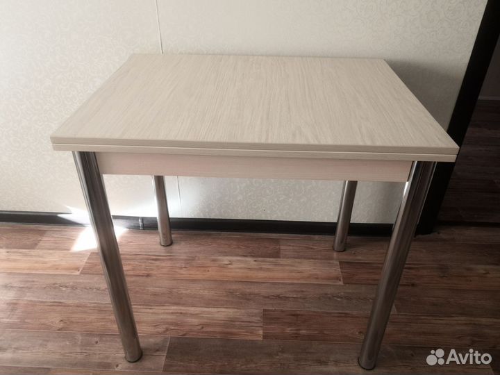 Кухонный стол новый