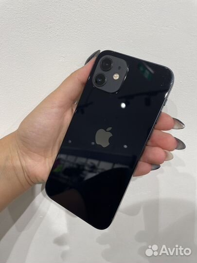 Телефон iPhone 12