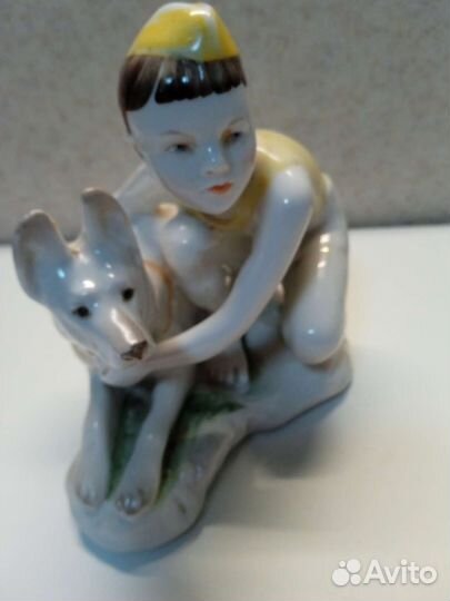 Фарфоровая статуэтка 