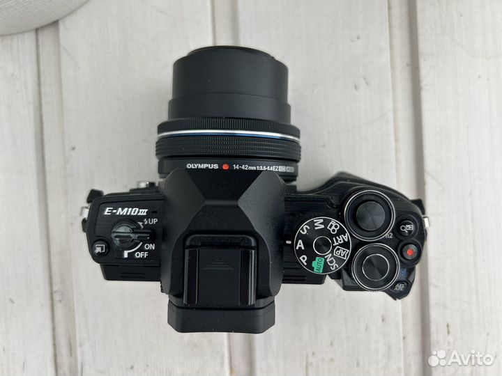 Зеркальный фотоаппарат Olympus OM-D E-M10 mark iii