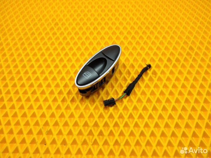 Кнопка стеклоподъемника задняя правая Mercedes Cls