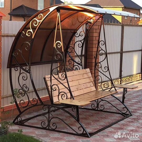 Качель с откидной спинкой и боковыми столиками