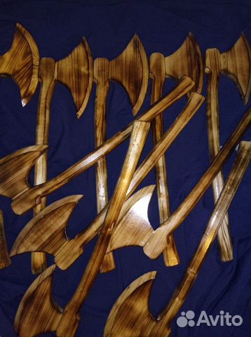 Деревянный лакированный топор 65 см