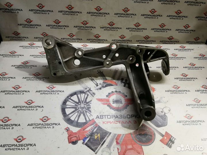 Кронштейн переднего рычага правый vw touran