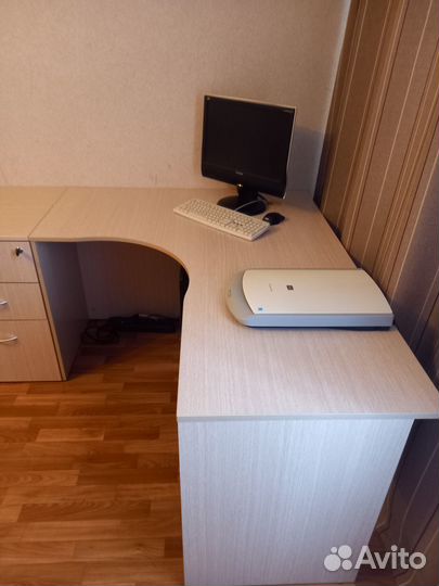 Стол письменный