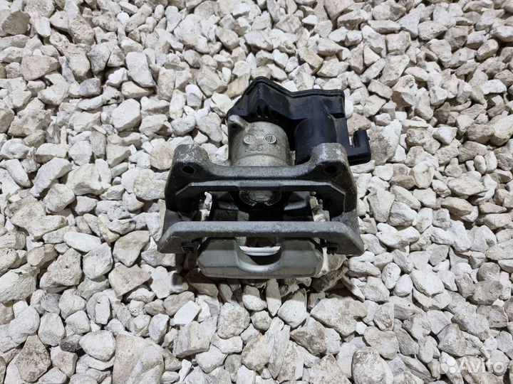 Суппорт задний Tesla Model 3