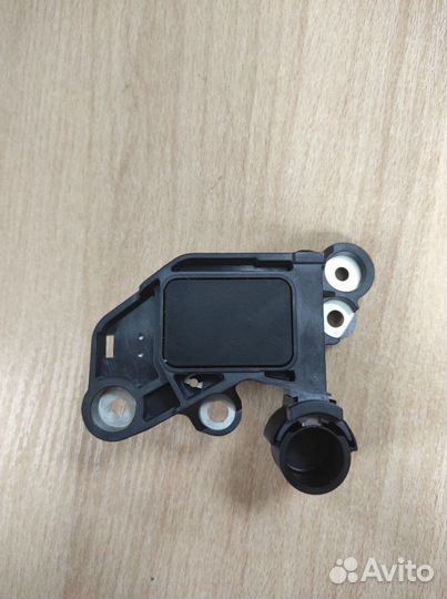 Реле регулятор напряжения генератора Skoda Rapid