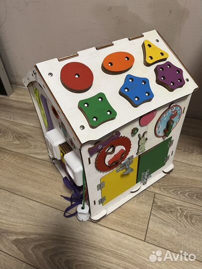 Бизиборд домик