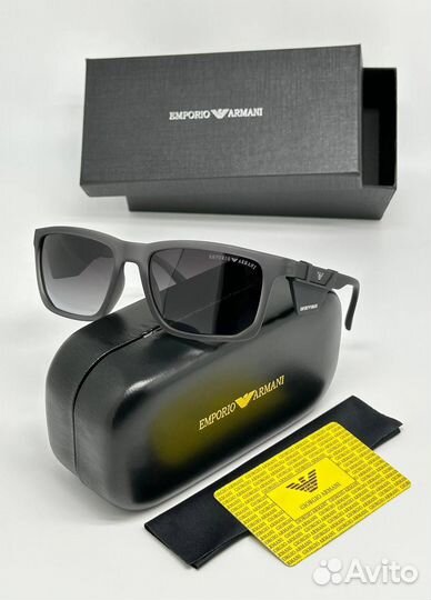 Солнцезащитные очки Emporio Armani