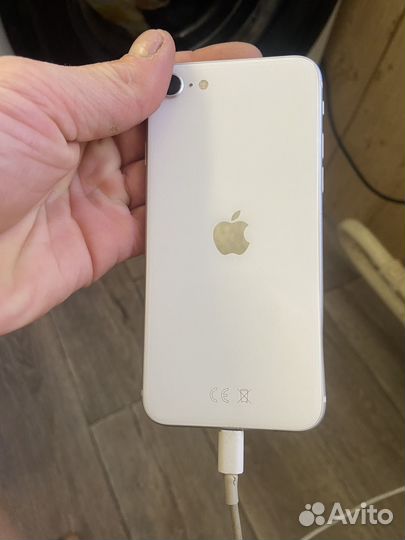 iPhone SE, 128 ГБ