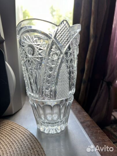 Хрустальная ваза,графины и штоф