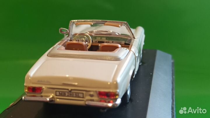 Модель автомобиля mercedes 1:43