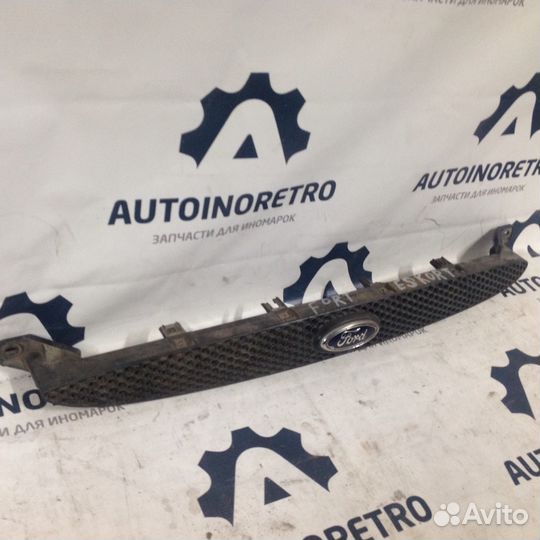 Решетка радиатора Форд Эскорт USA. 1991 год