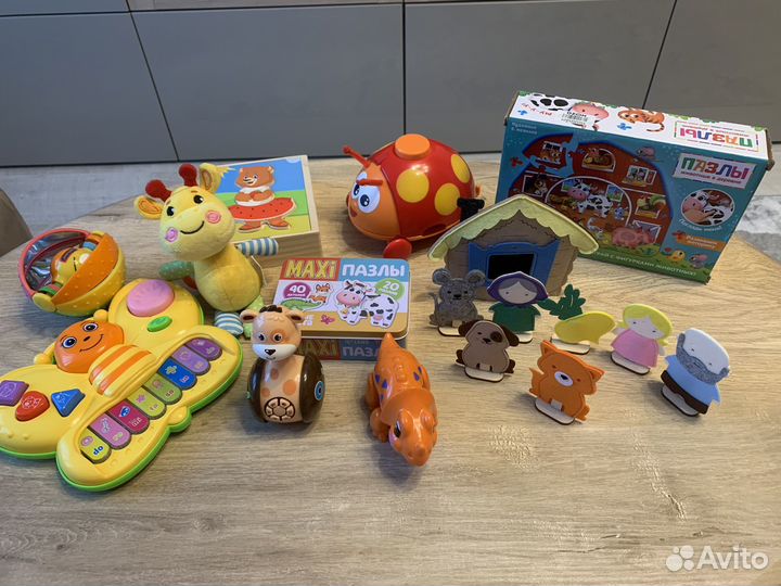 Развивающие игрушки для малыша пакетом