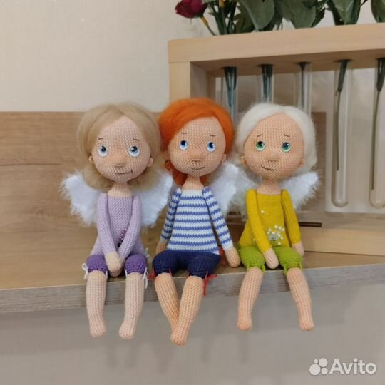 Вязаная кукла ручной работы