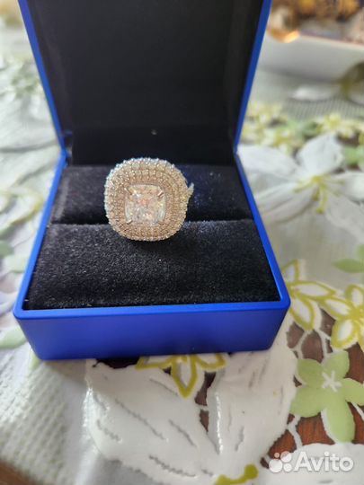 Крупный бриллиант