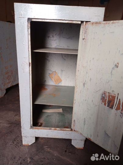 Сейф металлический