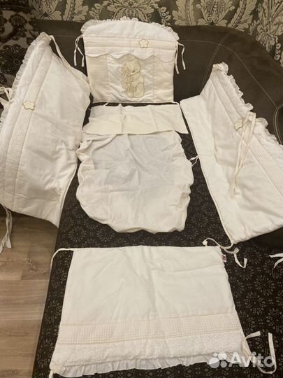 Бортики, простынь, наволочку на детскую кроватку