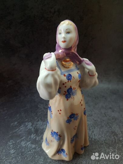 Статуэтка танцующая девушка