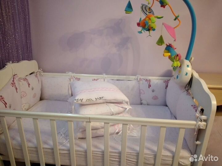 Бортики в кроватку и комплект постельного белья