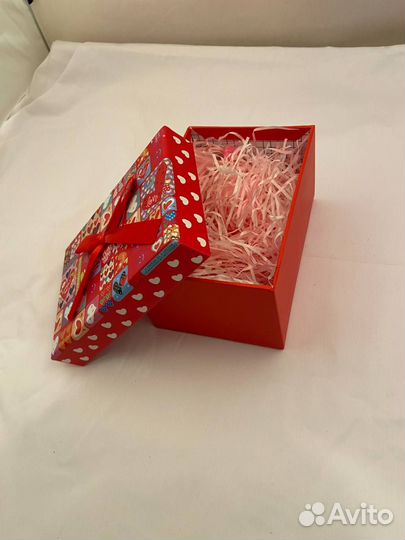 Подарочная коробка