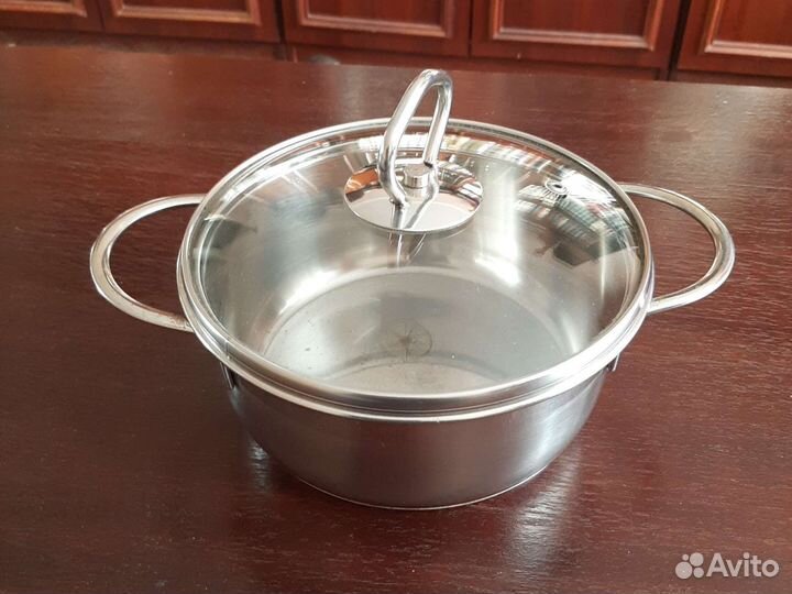 Кастрюля 6л, сковороды, вёдра