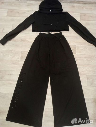 Спортивный костюм женский