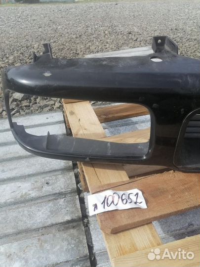 Рамка решетки радиатора GMC 4.3 AT SL/SLE 01.1995