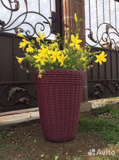 Кашпо из искусственного ротанга