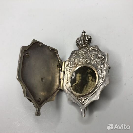 Редкость. Серебрянный знак к свадьбе Романовых