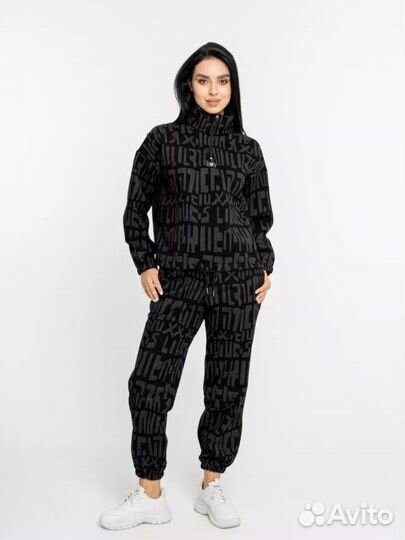 Женский спортивный костюм