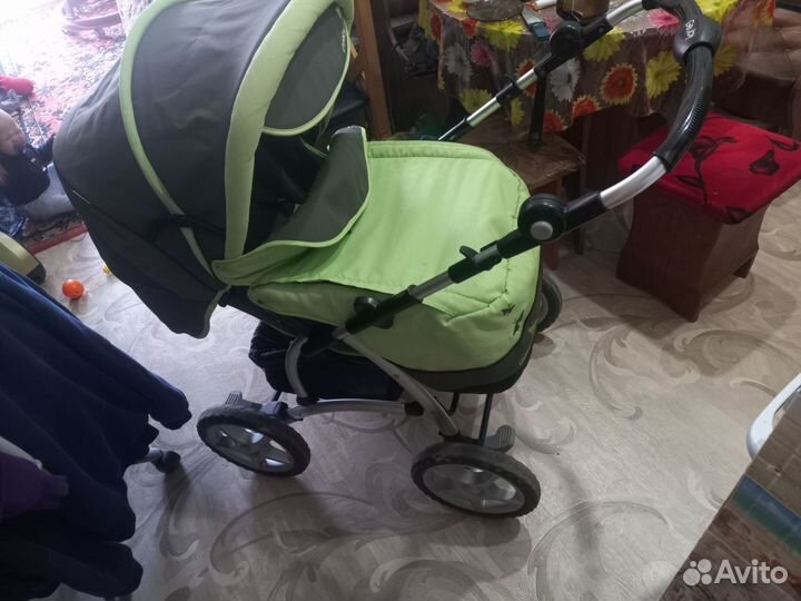 Прогулочная коляска