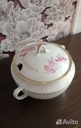 Фарфоровая супница